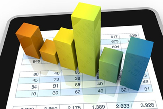 Seite mit einer Tabelle, darauf 6 3D-Säulen in orange, gelb blau